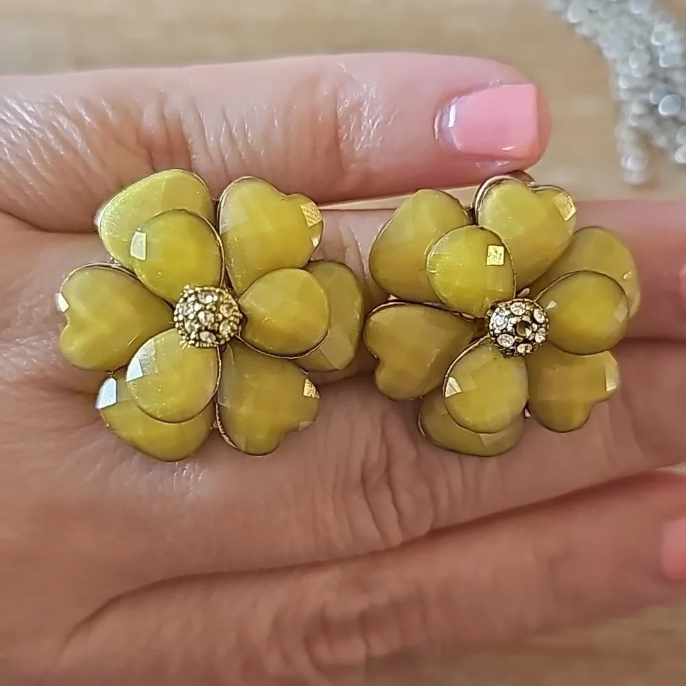 Vintage Gold Tone, Clear Rhinestones and Yellow Glass Flower Earrings - Picture 3 of 3